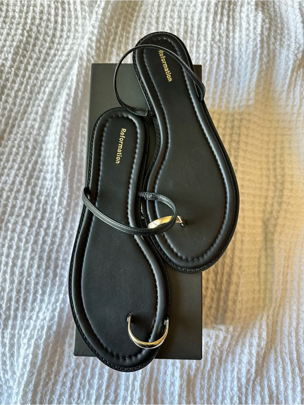 Reformation Black Leather Toe Ring Sandals Gold Hardware Size 9.5